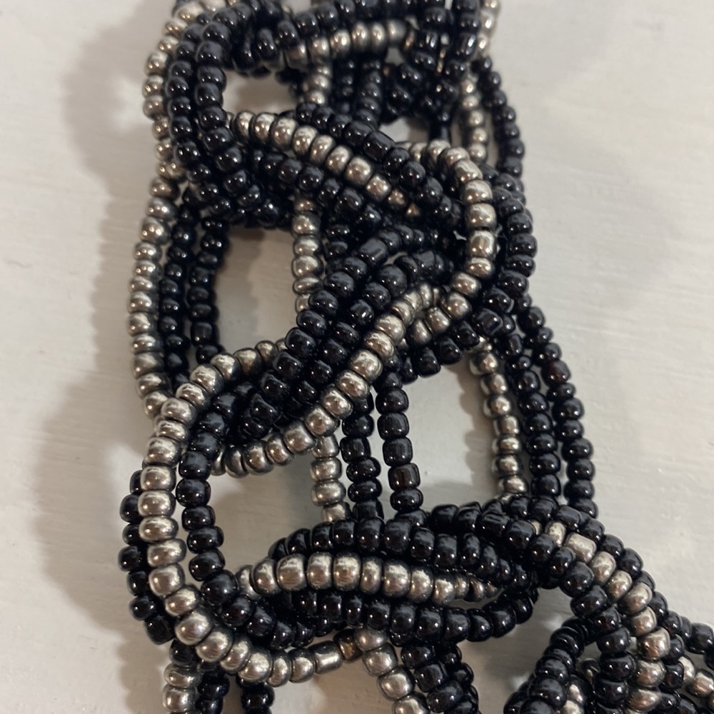 Silver and black beaded necklace - Picture 3 of 6
